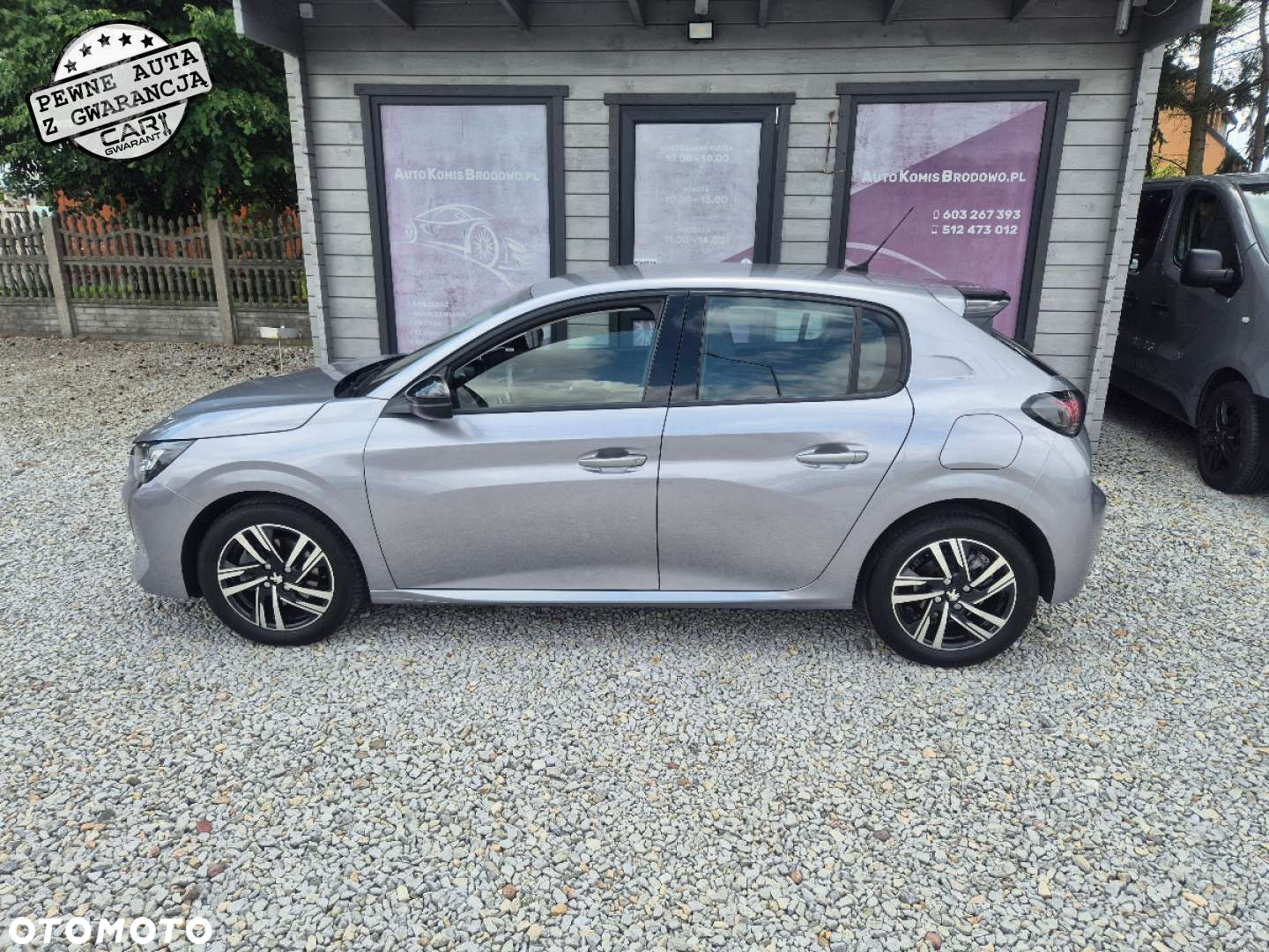 Peugeot 208 - 8