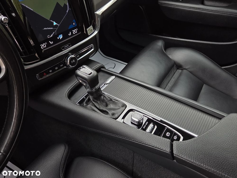 Volvo V90 D3 Geartronic Momentum Pro - 21