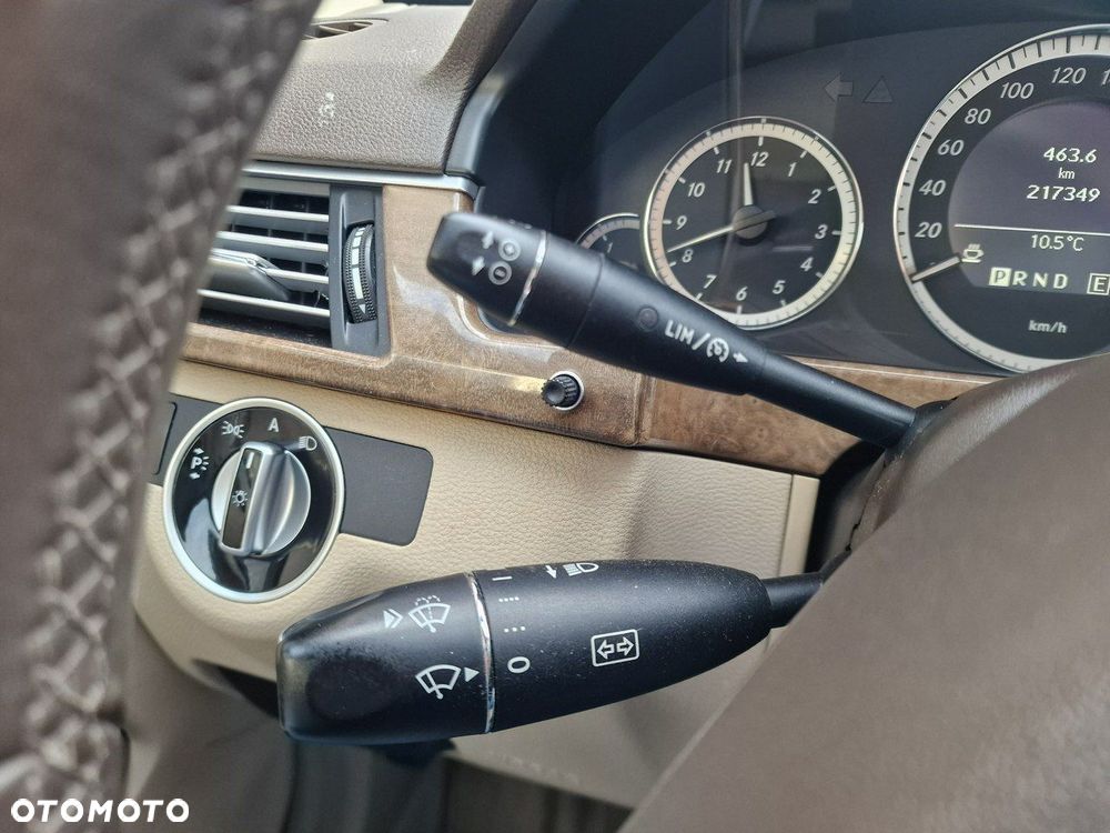 Mercedes-Benz Klasa E 250 BlueEFFICIENCY 7G-TRONIC Elegance - 36