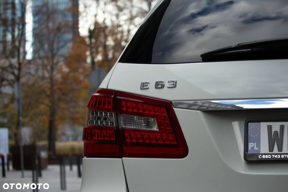 Mercedes-Benz E-Class 2011 photo 2