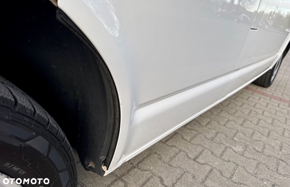 Volkswagen Caravelle - 27