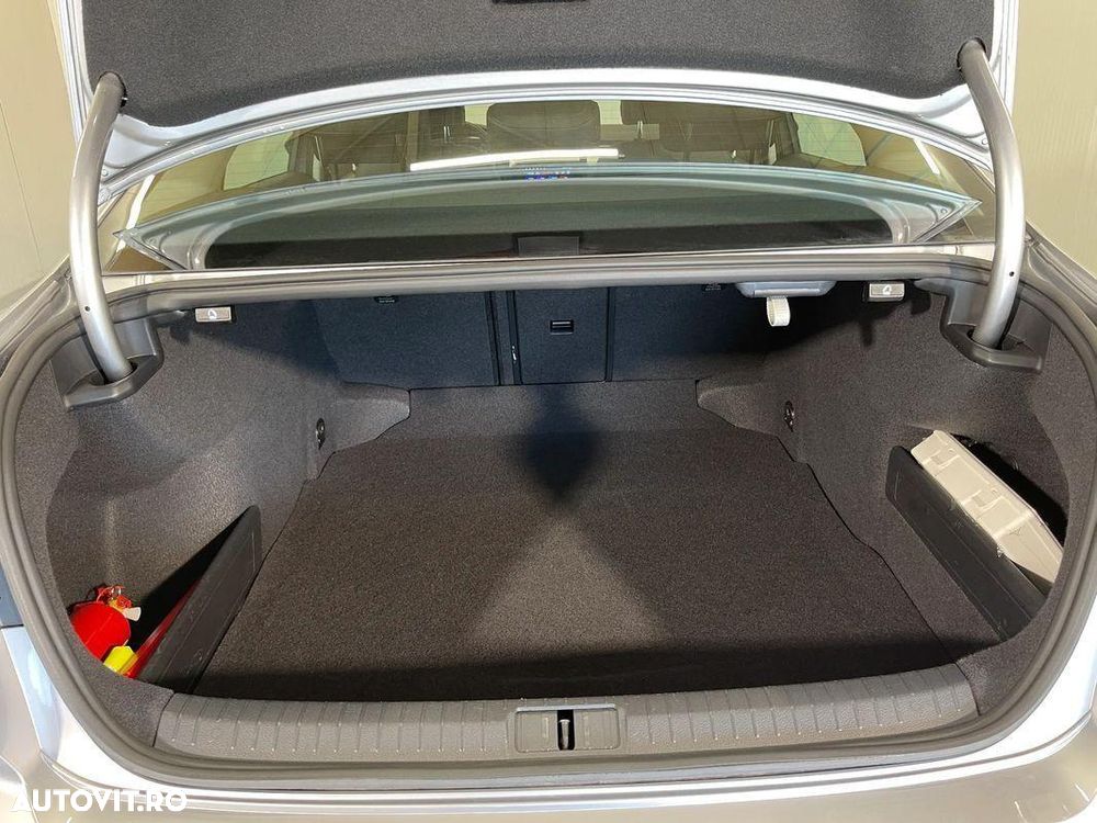 Volkswagen Passat 2.0 TDI DSG Highline - 12