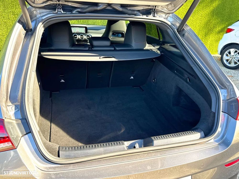 Mercedes-Benz CLA 180 d Shooting Brake AMG Line Aut. - 11