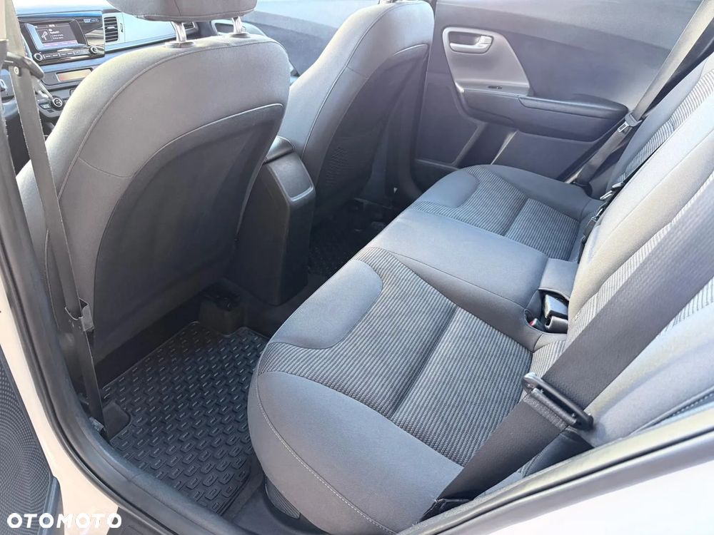 Kia Niro 1.6 GDI Hybrid L - 12