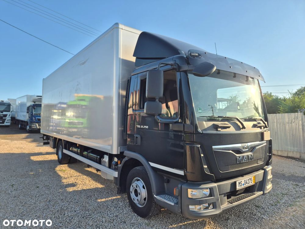 MAN TGL 12.250 3 osobowy oryginał 6.2m 7.3m HAK AUTOMAT KLIMA 12000kg ESP EURO 6 / TOP STAN / okazja nauka jazdy MOŻLIWOŚĆ DOSTOSOWANIA elka - 33