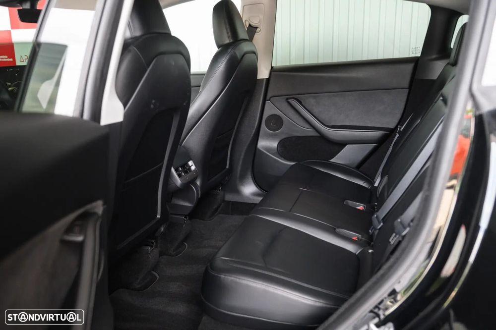 Tesla Model Y Long Range RWD - 30