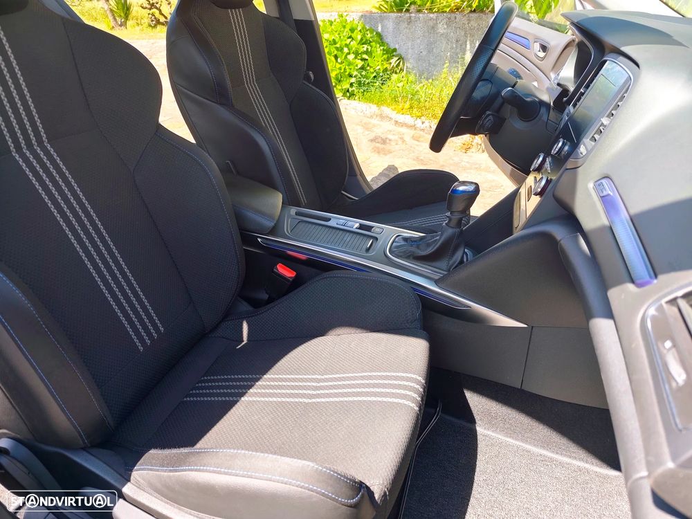 Renault Mégane Sport Tourer 1.5 dCi GT Line - 38