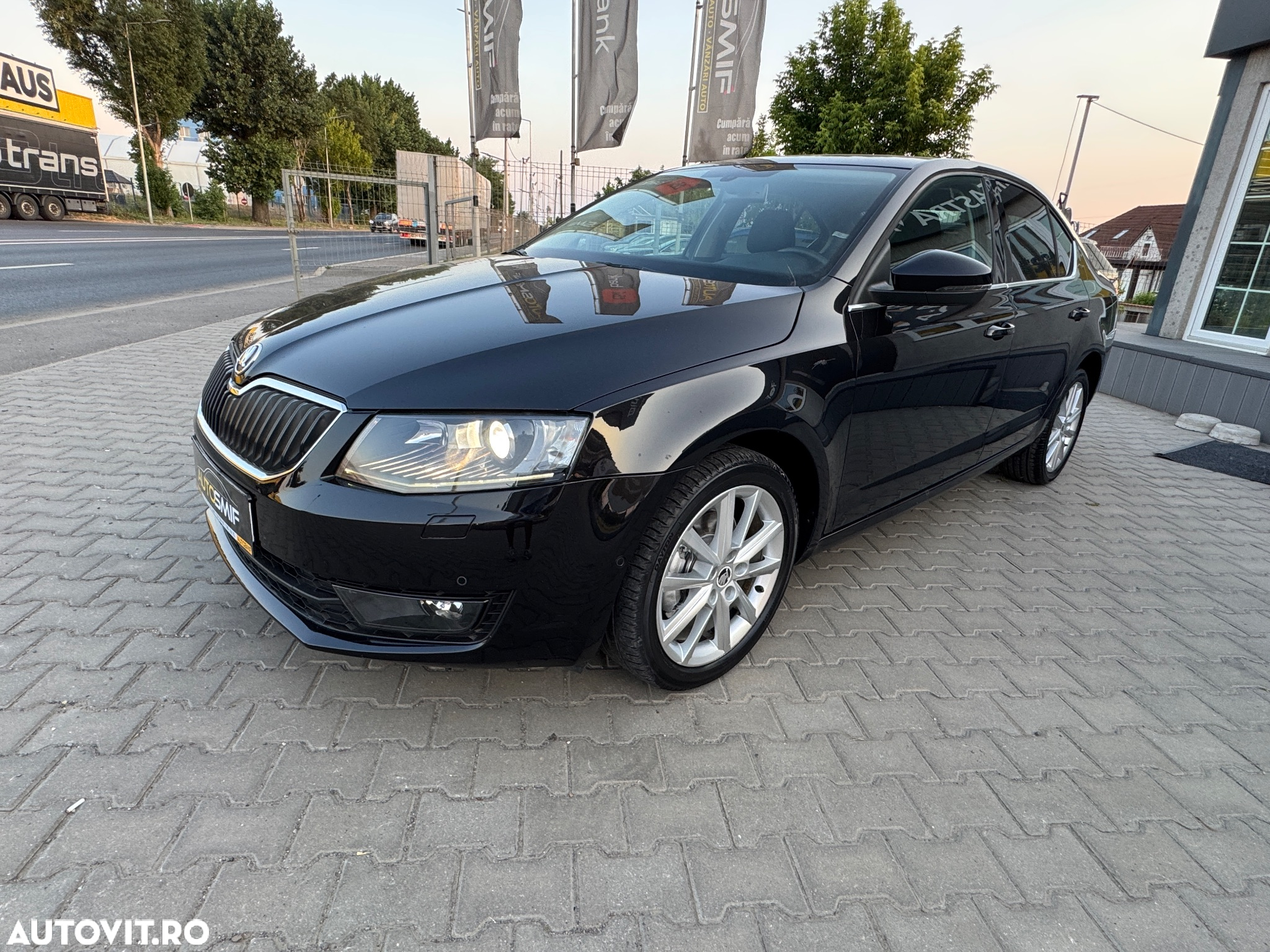 Skoda Octavia 1.6 TDI DPF DSG Elegance - 37