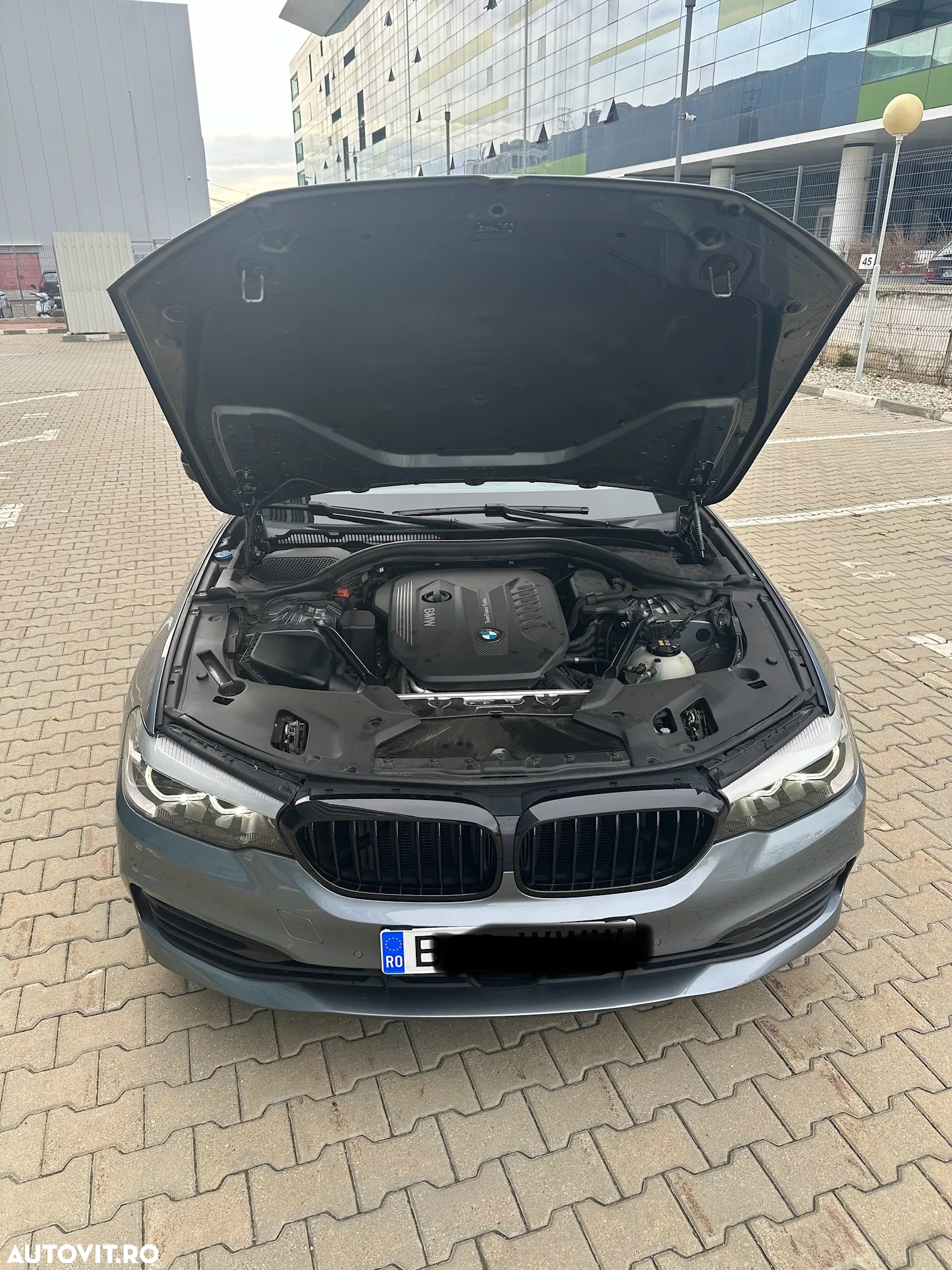 BMW Seria 5 530d Aut. Luxury Line - 7