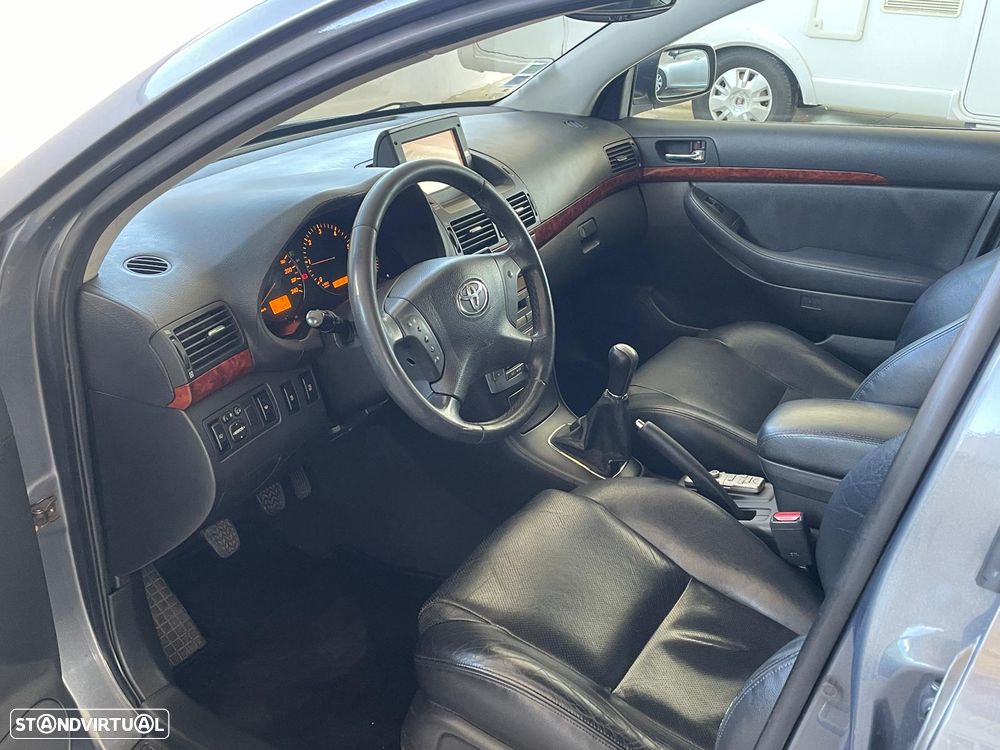 Toyota Avensis SW 2.0 D-4D Executive - 9