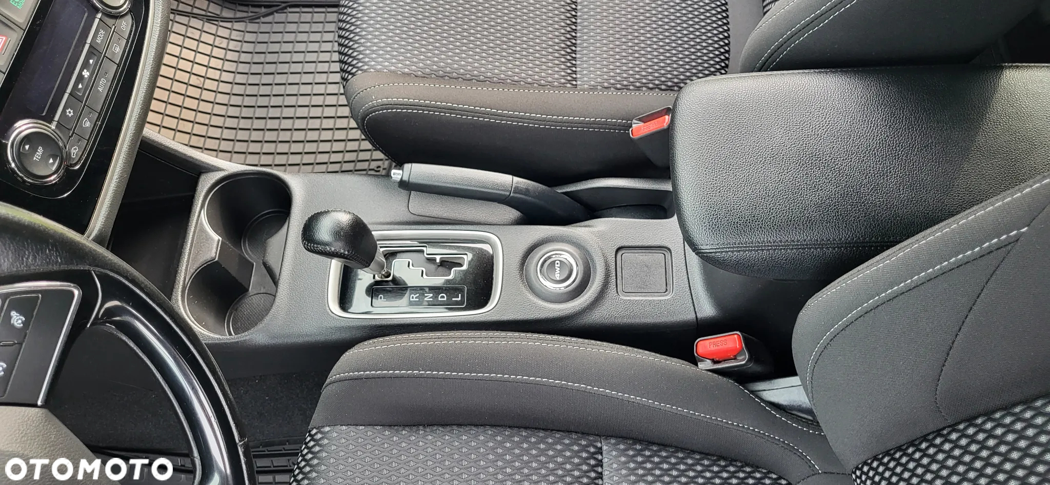 Mitsubishi Outlander 2.0 Intense + 4WD CVT - 21