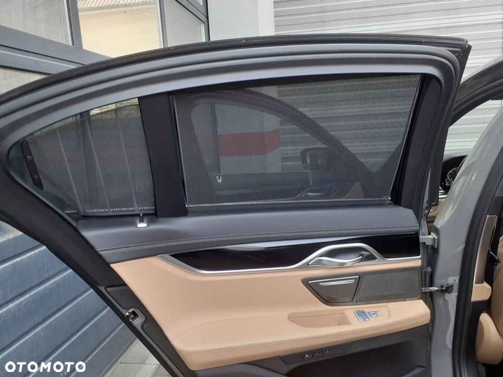 BMW Seria 7 - 36