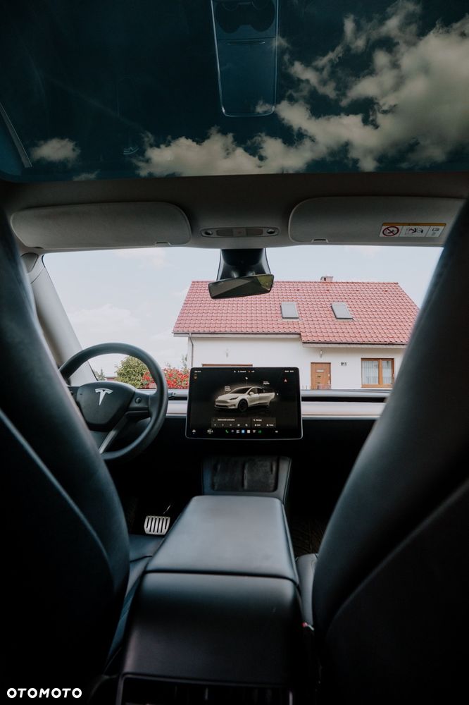 Tesla Model Y Performance AWD - 15