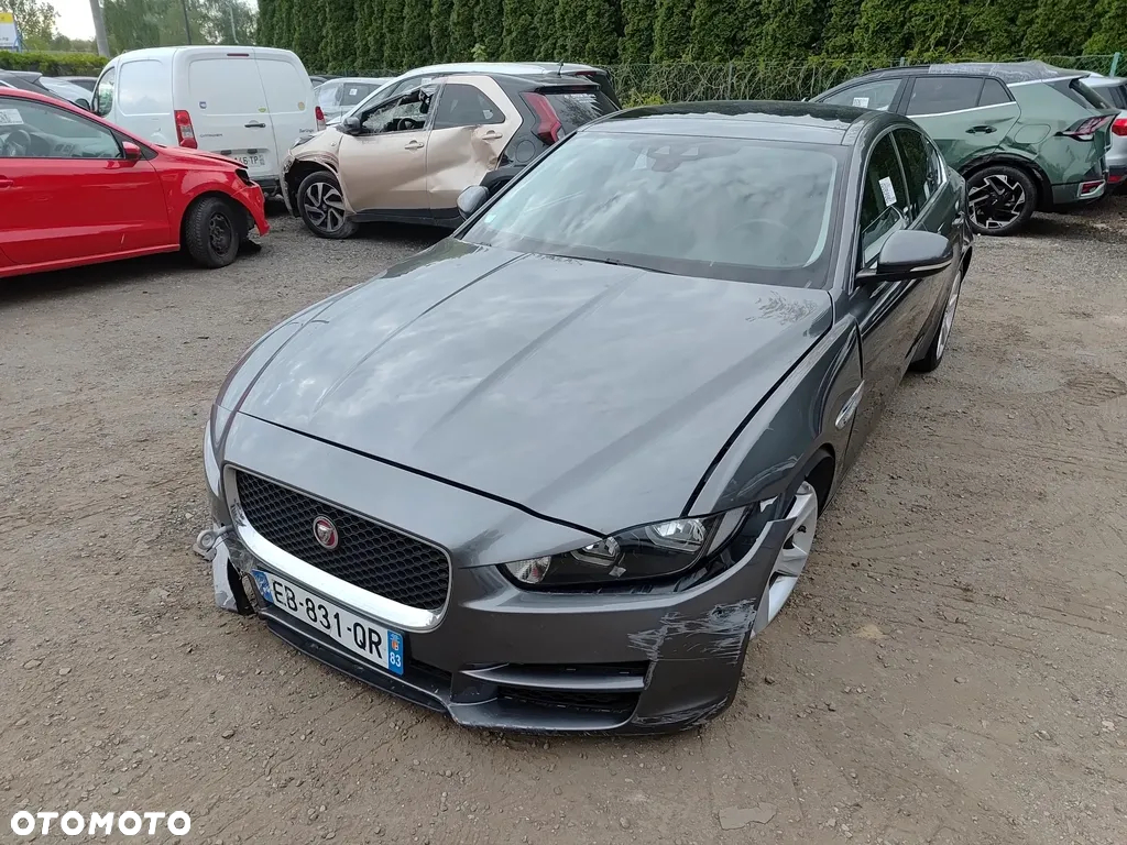 Jaguar XE 20d Prestige - 4