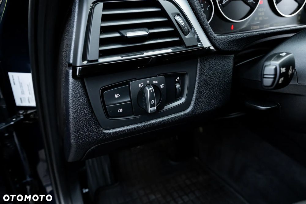 BMW Seria 3 320d DPF Edition Sport - 25