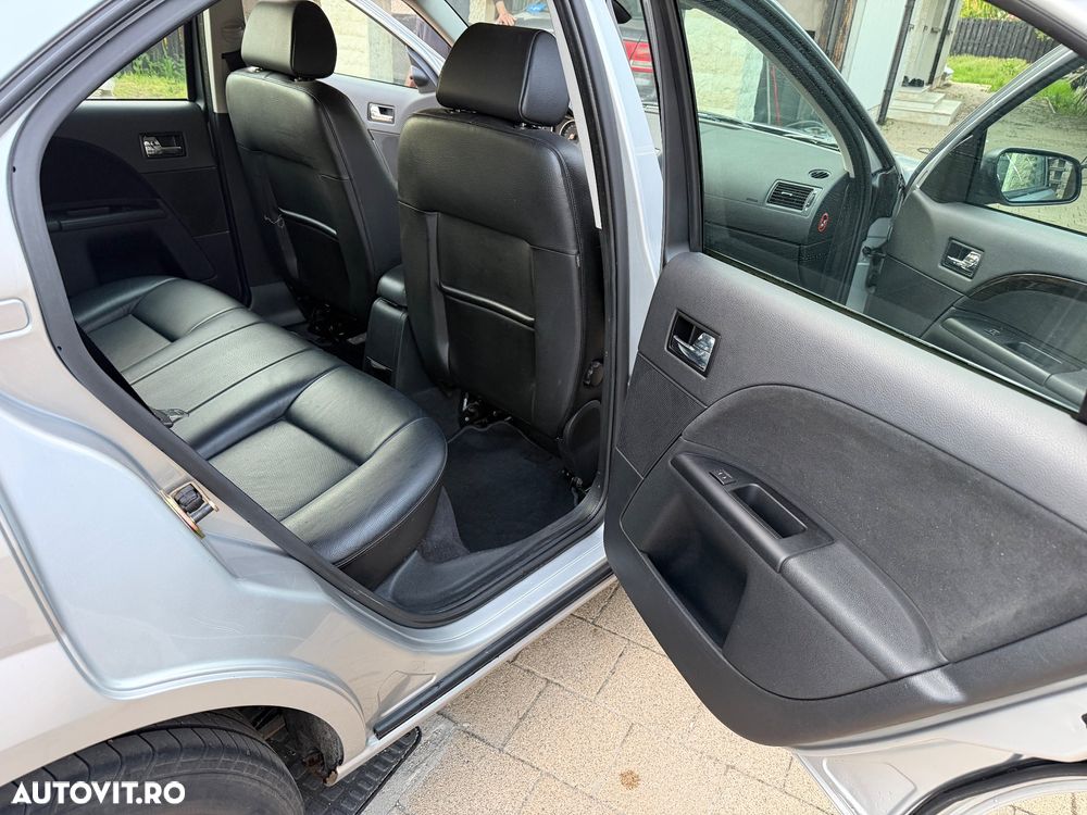 Ford Mondeo 2.0 TDCI DPF Ghia - 11