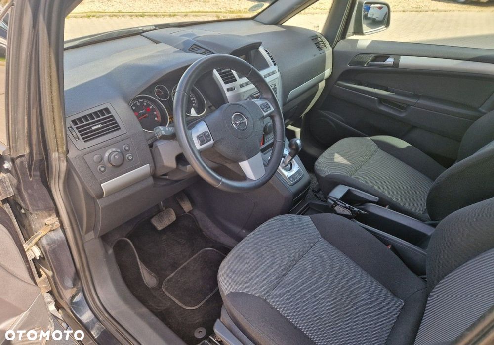 Opel Zafira - 10