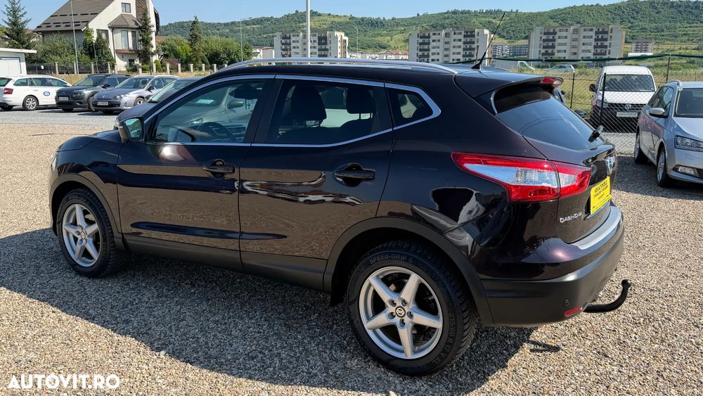 Nissan Qashqai 1.6 DCI Xtronic TEKNA+ - 4