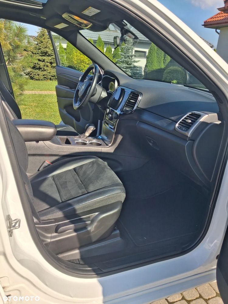 Jeep Grand Cherokee - 12