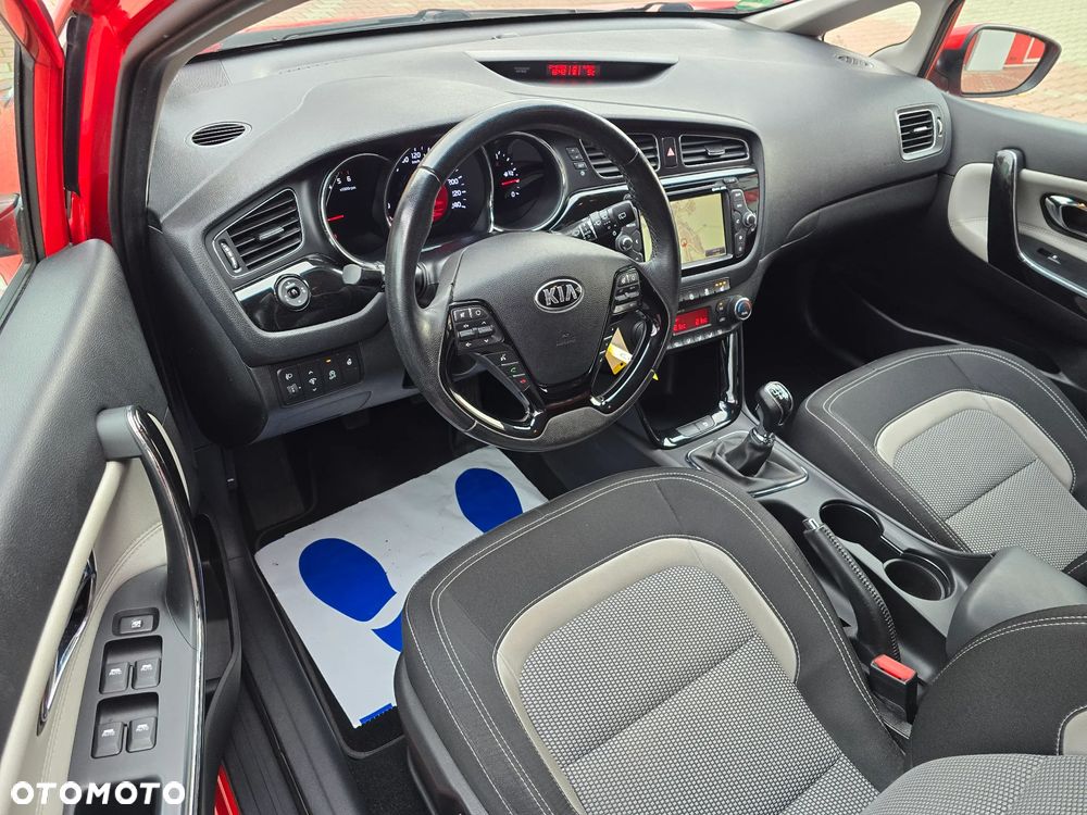 Kia Ceed 1.6 CRDi 128 Dream Team Edition - 17