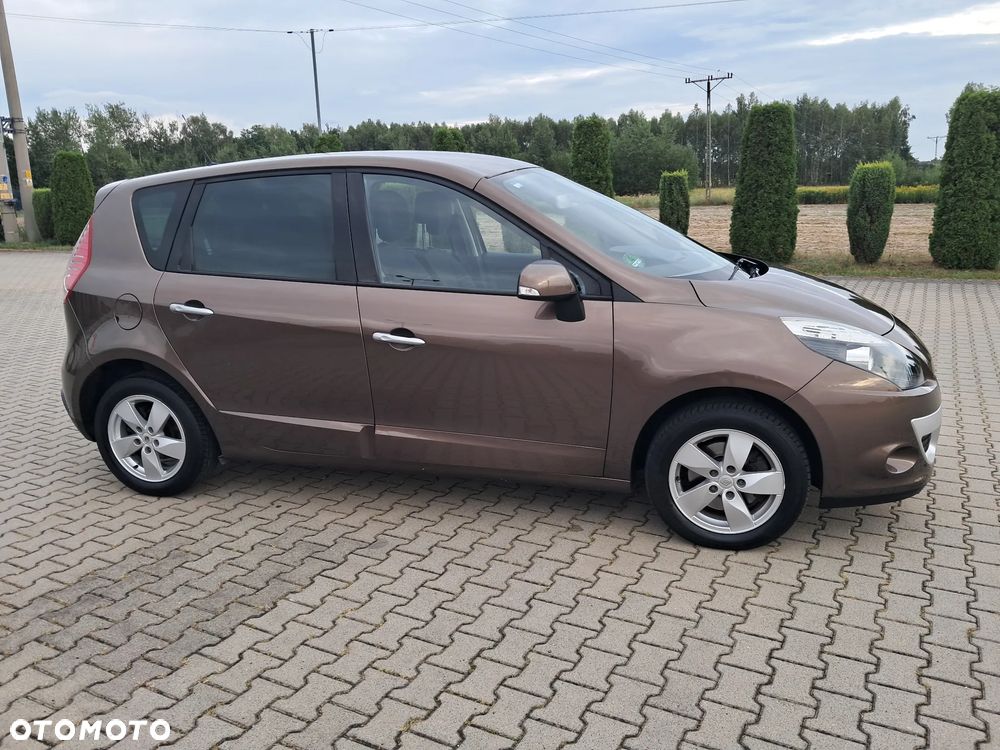 Renault Scenic 1.6 16V Luxe Privilege - 9