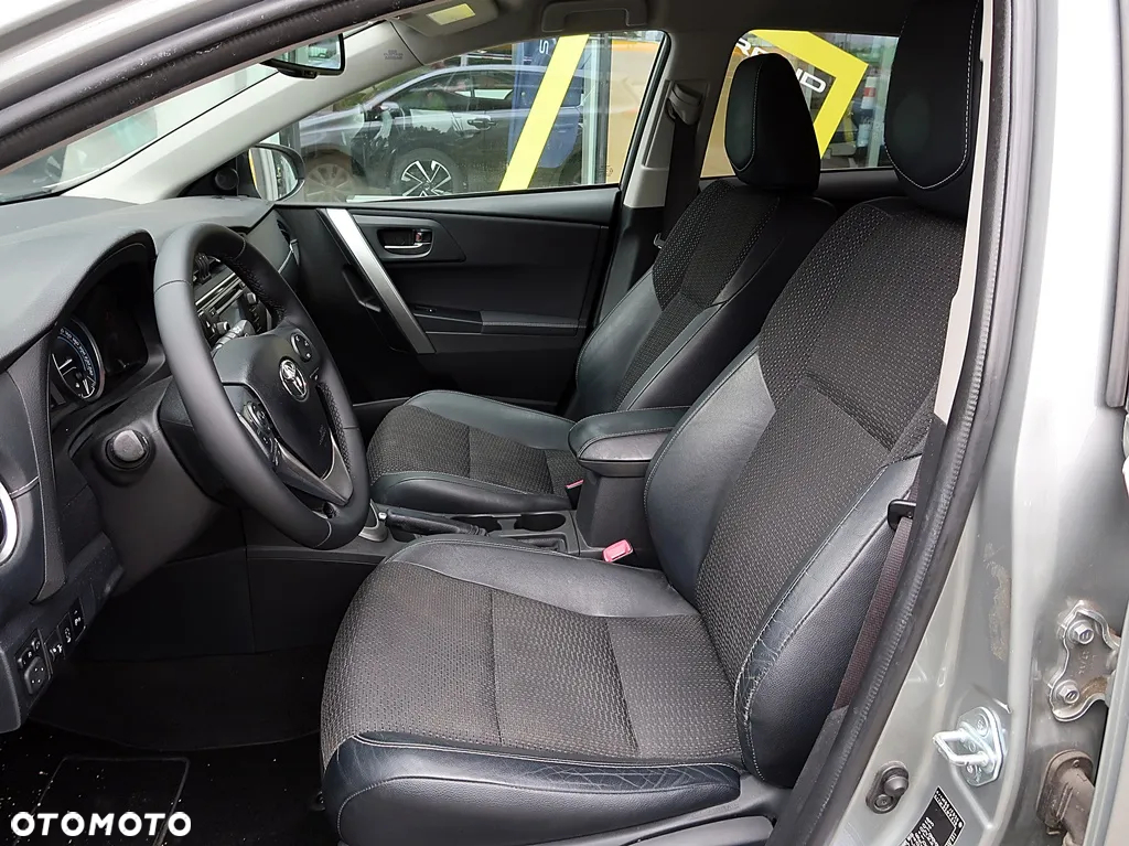 Toyota Auris 1.8 HSD Prestige - 10