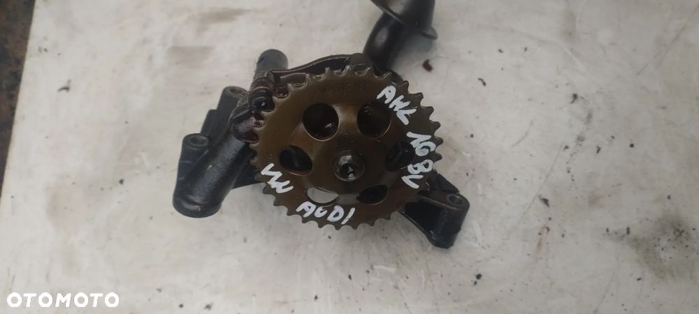 Audi A4  A3 B5 Passat 1,6 8V pompa oleju smok  ARM AHL - 3