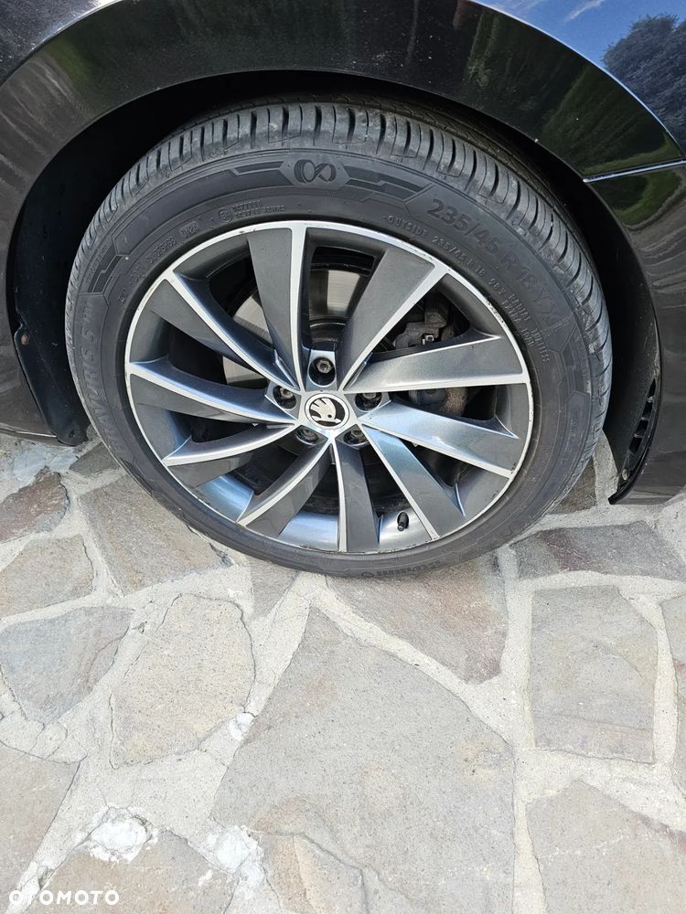 Skoda Superb 2.0 TDI 4x4 L&K DSG - 10