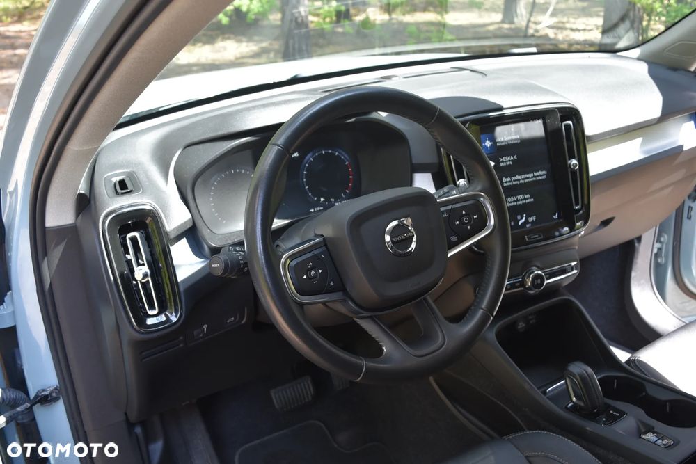 Volvo XC 40 T5 AWD Geartronic Momentum Pro - 23