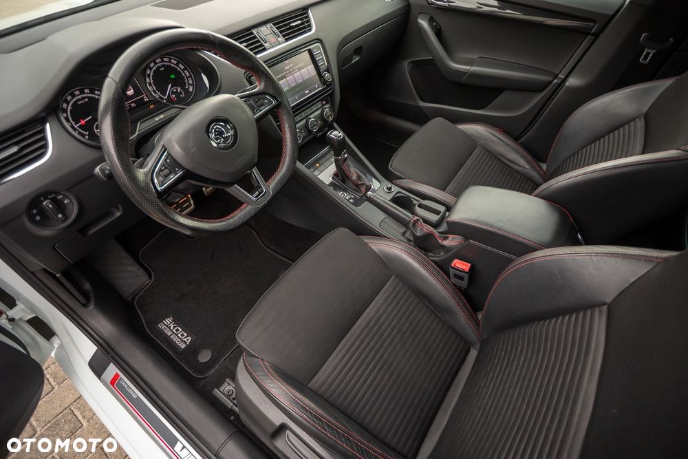Skoda Octavia 2.0 TDI DSG RS - 17