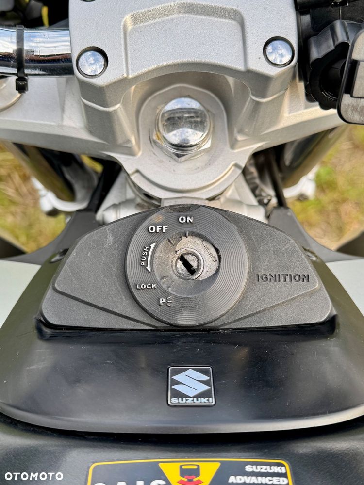 Suzuki GSR - 12