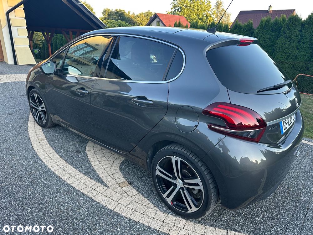 Peugeot 208 PureTech 130 EAT8 GT Pack - 11