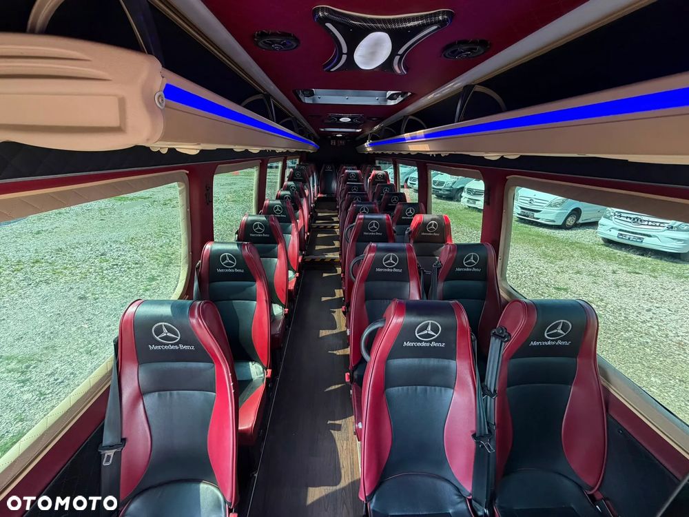 Mercedes-Benz Sprinter 519 - 12