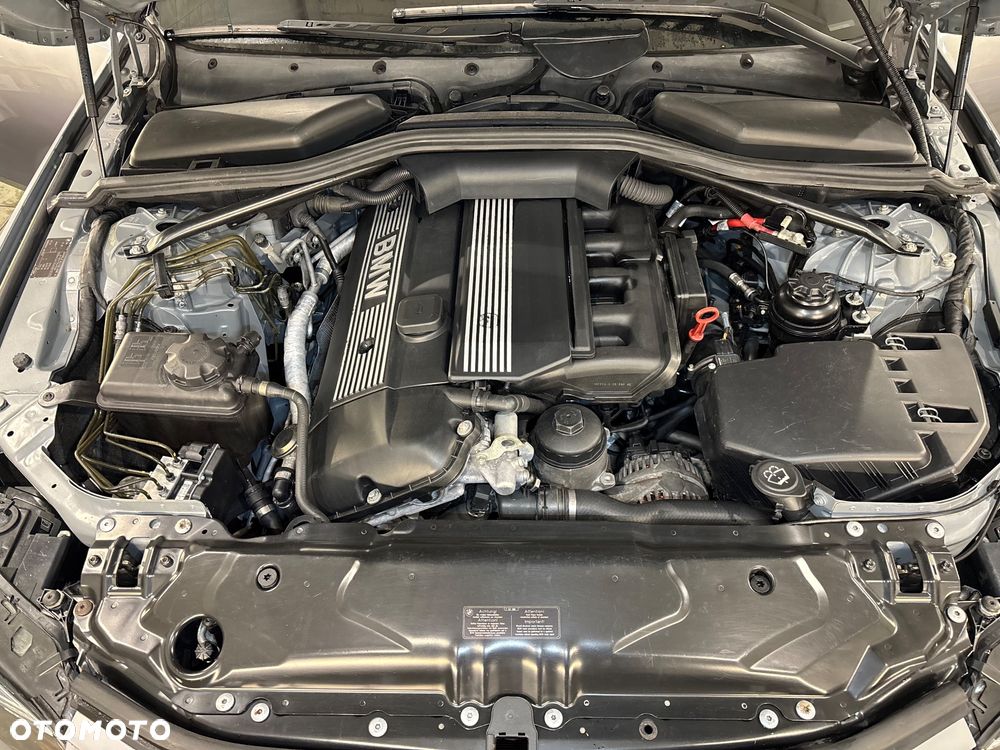 BMW Seria 5 520i - 15