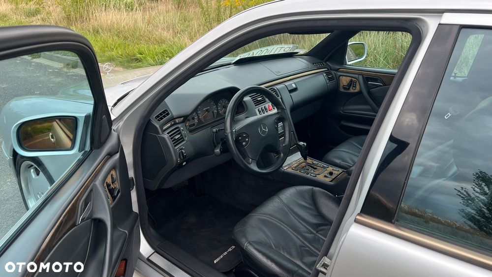 Mercedes-Benz Klasa E 55 AMG - 10