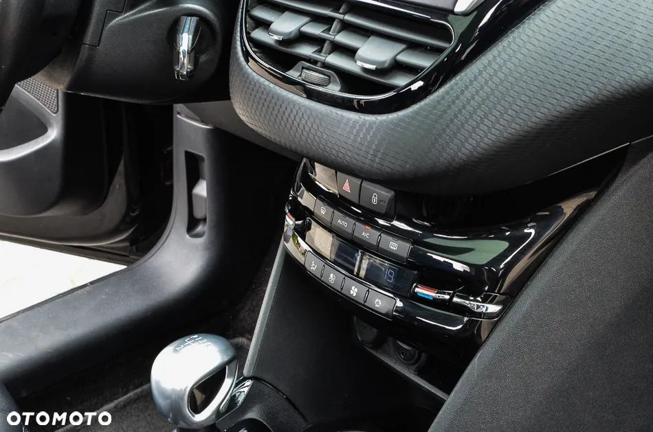 Peugeot 2008 BlueHDi FAP 120 STOP & START GT-Line Edition - 34