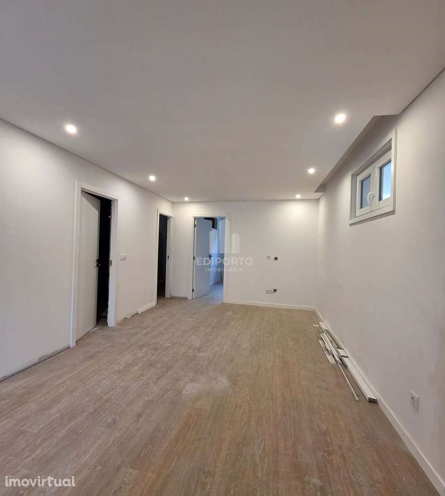 Apartamento T1+1 totalmente renovado junto ao metro em Rio Tinto - Grande imagem: 2/15