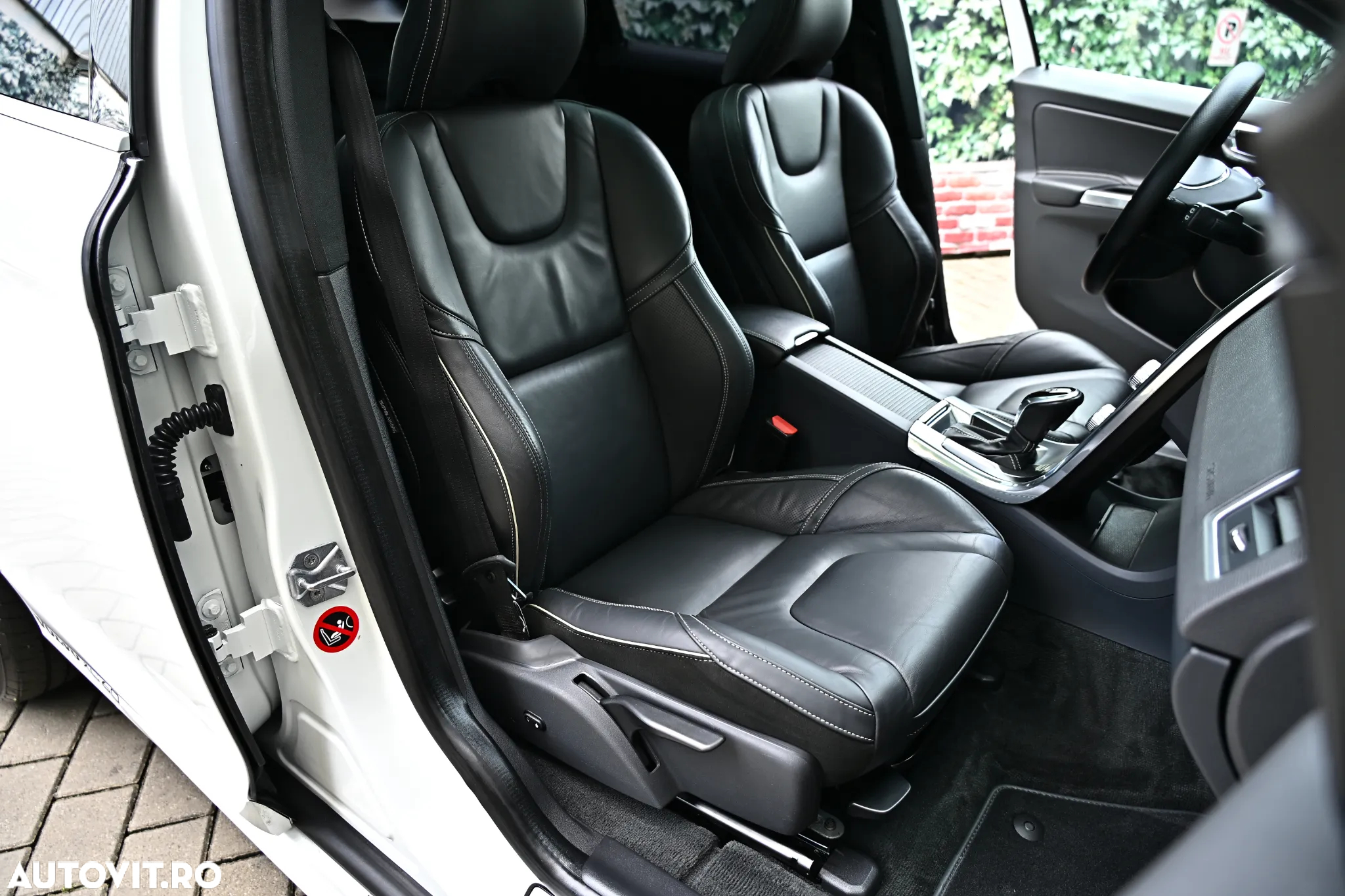 Volvo XC 60 D5AWD R-Design - 24