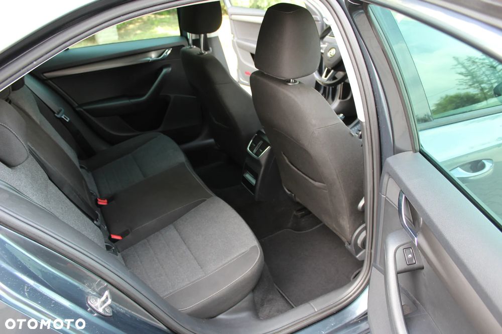 Skoda Octavia 2.0 TDI DSG First Edition - 24