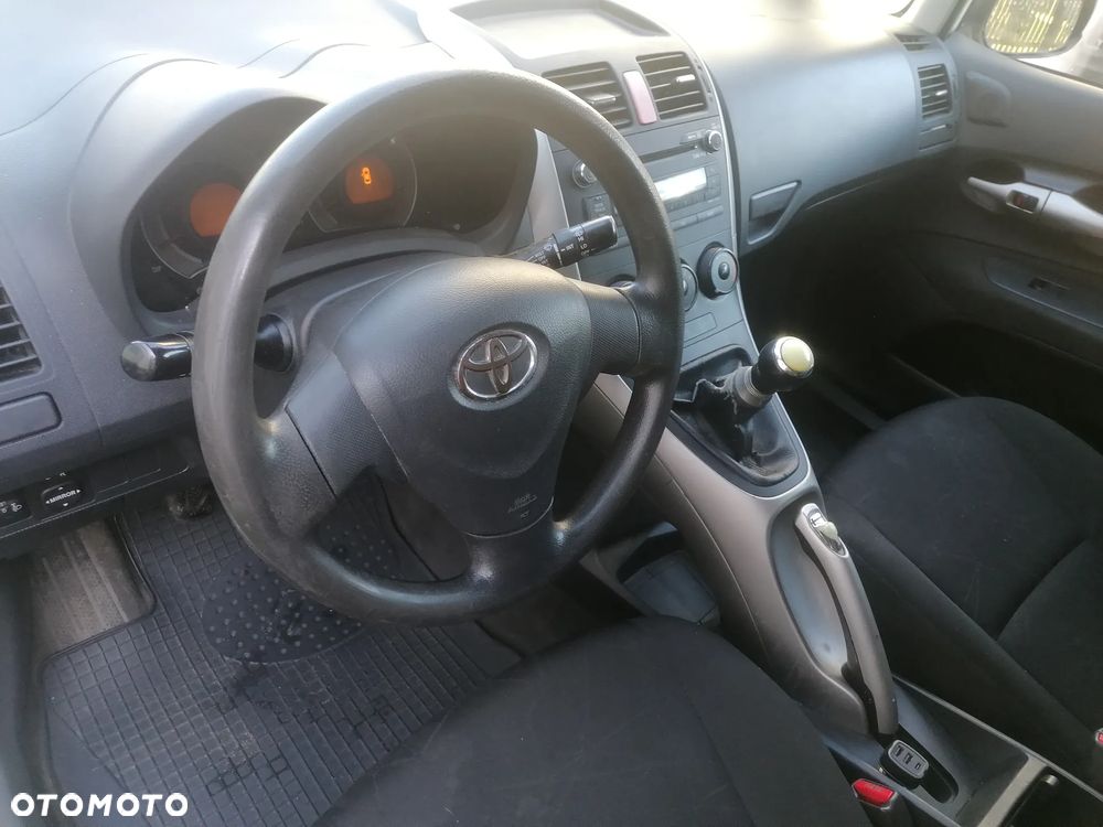 Toyota Auris - 13