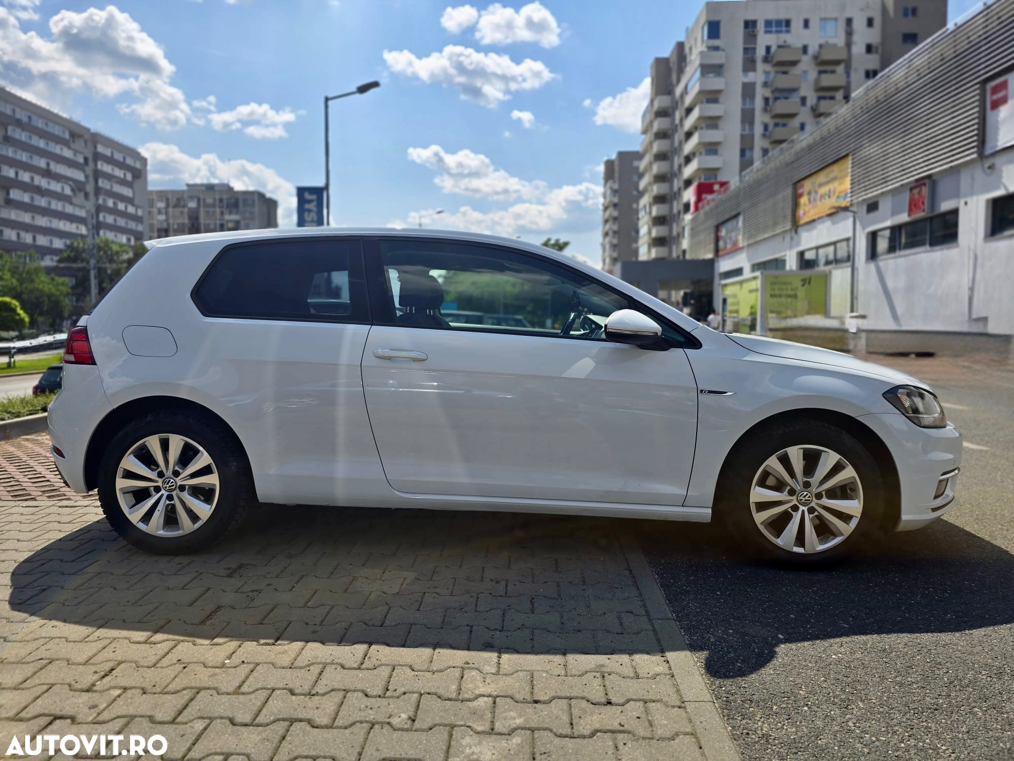 Volkswagen Golf 1.6 TDI DSG Highline - 3