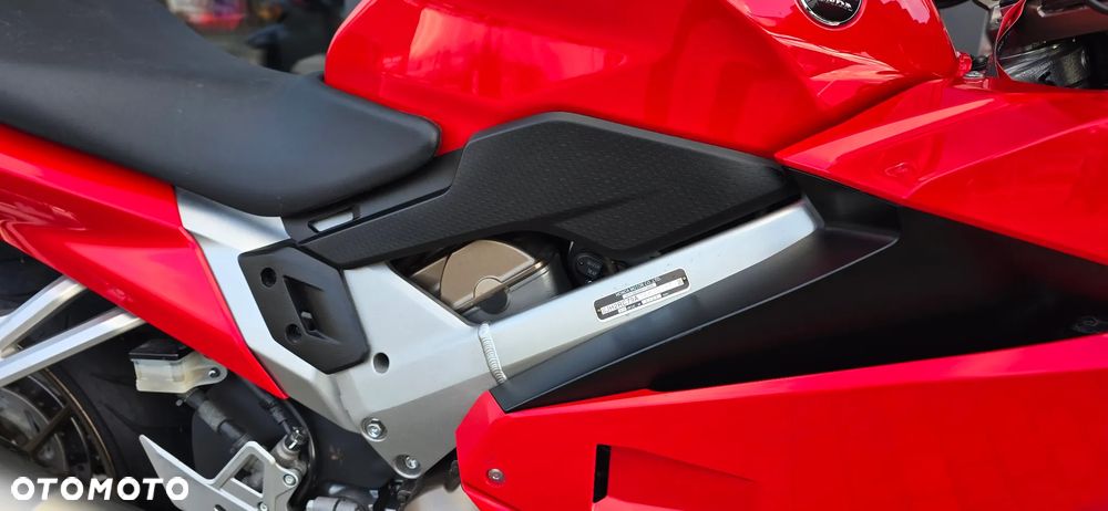 Honda VFR - 13