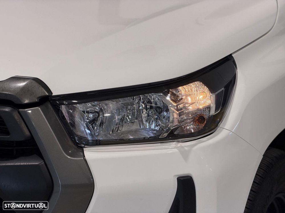 Toyota Hilux 2.4 D-4D CD 5L - 5