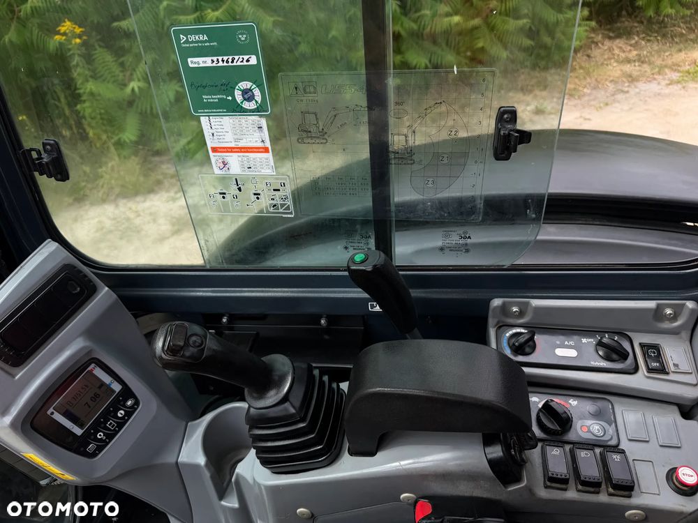 Kubota U55-4. koparka Gąsienicowa 5,5 tony. 2016 rok. 3700 mtg! KLIMATYZACJA. Długie ramie plus! 3sekcje Hydrauliczne. zamki na tłokach. Koparka Jak nówka sztuka. Zadbana zero zużycia. Z gospodarstwa Norweskiego. Zmiana łyżek Hydrauliczna. LENHOFF. Ani deka luzów wycieków. Szybka wolna jazda. Gąski perfekt stan. OKAZJA TANIO. Aktualna Dekra. Po serwisach eksploatacyjnych. Mocny silnik Kubota 4 cylindry! Zamki na tłokach. Nagłośnienie Wielka Okazja - 14