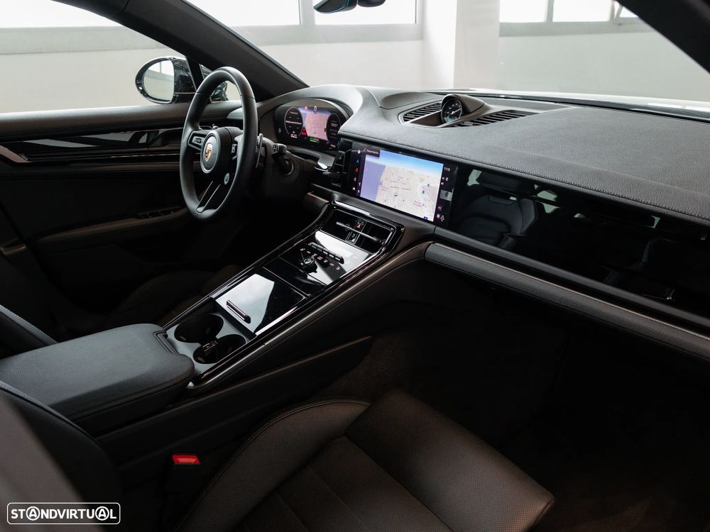 Porsche Panamera 4 E-Hybrid - 35