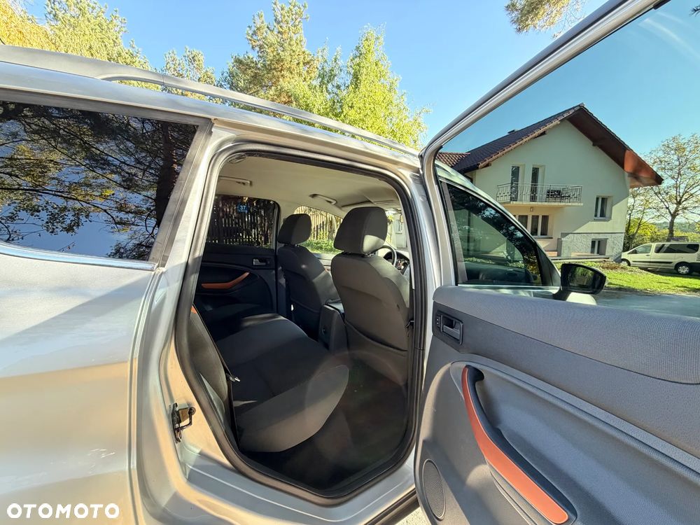Ford Kuga 2.0 TDCi 2x4 Titanium - 28
