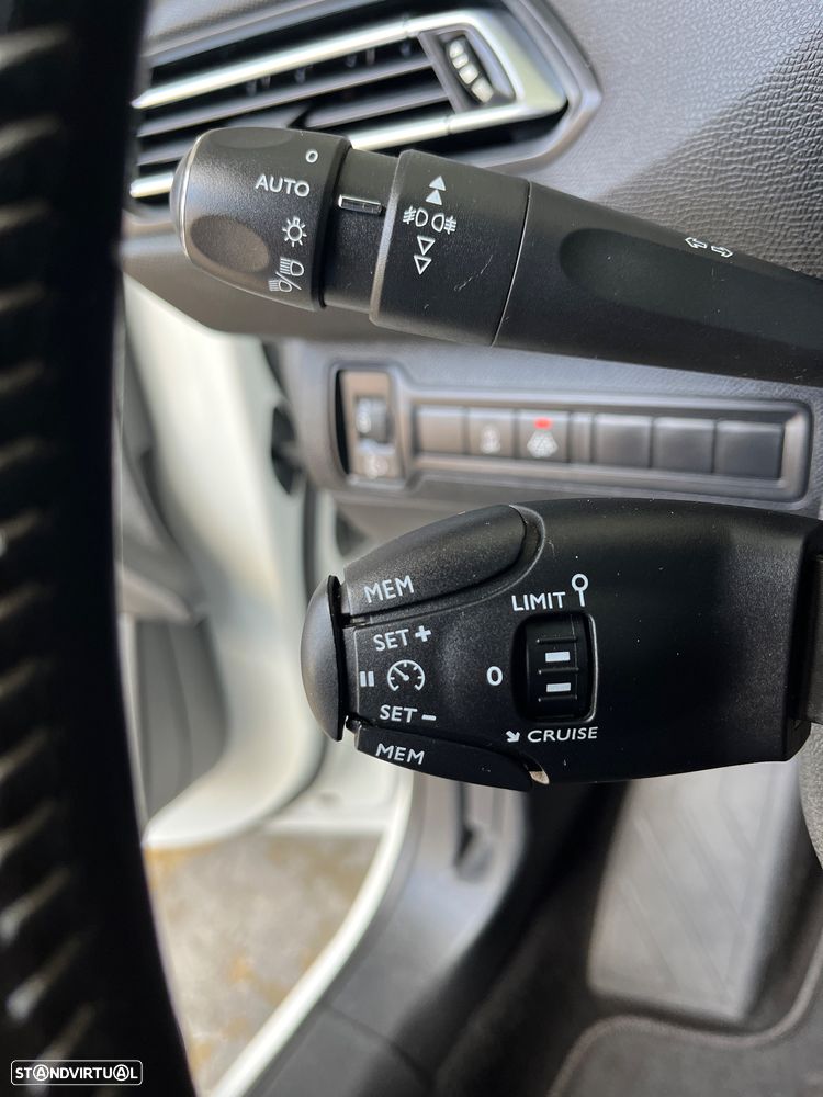 Peugeot 308 PureTech 130 GPF EAT8 Stop & Start Allure Pack - 13