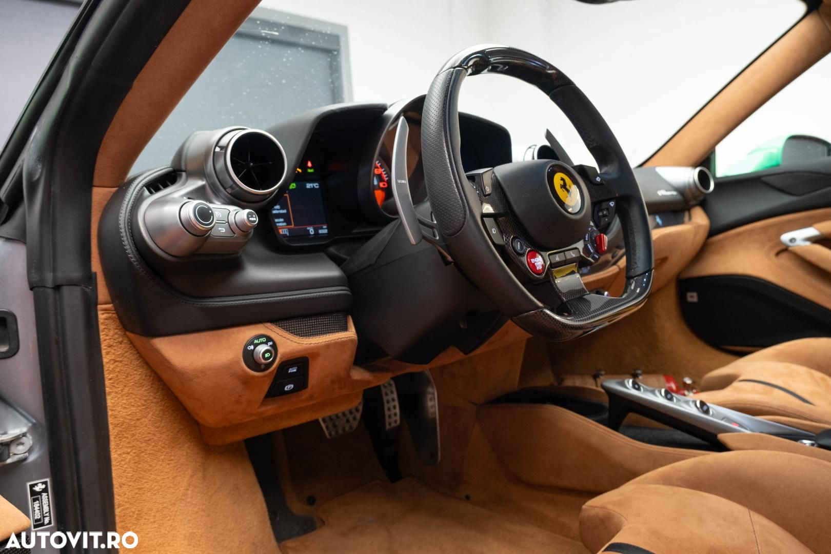 Ferrari F8 - 12