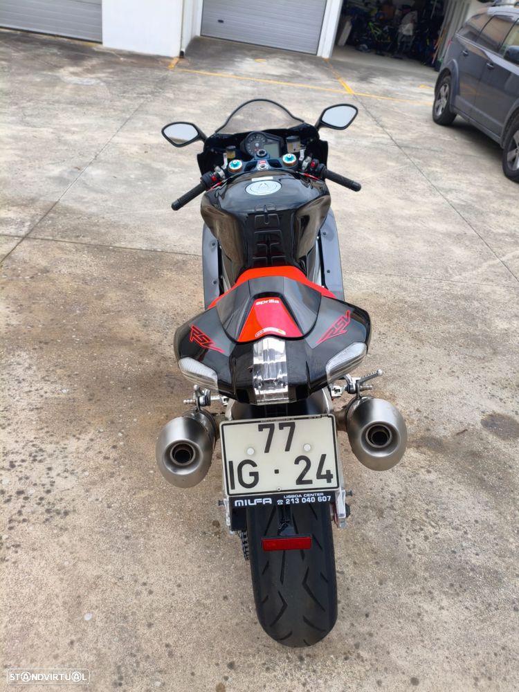 Aprilia RSV 1000R Factory - 12