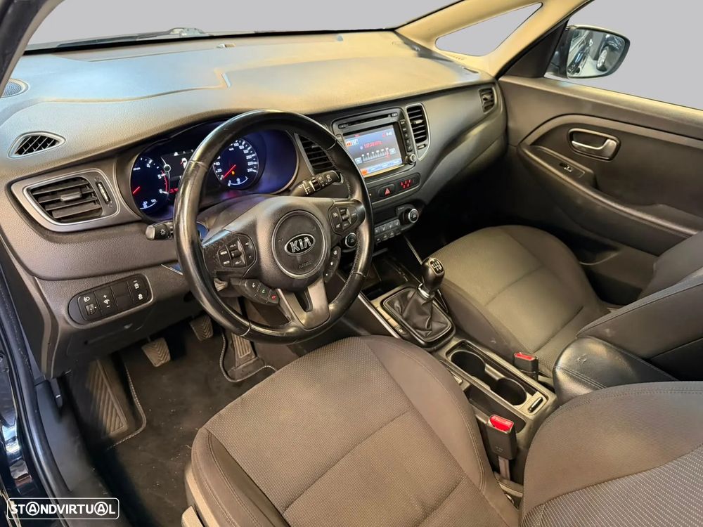 Kia Carens - 11